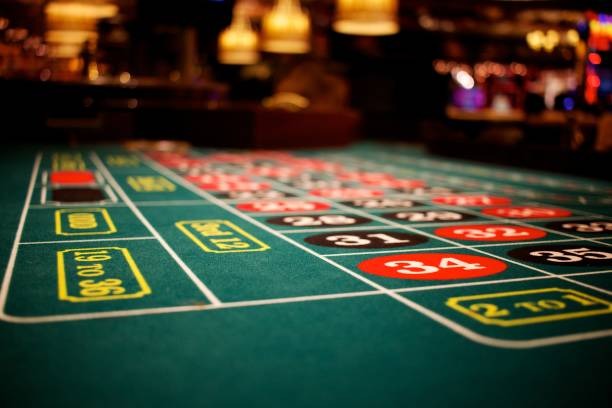 firmanbet live blackjack table with MotoGP commentary visible in background